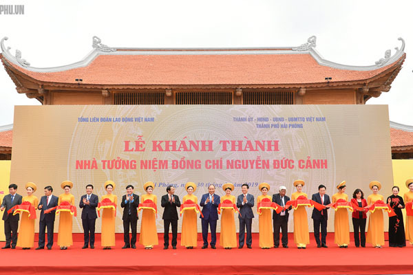 Thủ tướng cắt băng khánh thành Nhà tưởng niệm Nguyễn Đức Cảnh