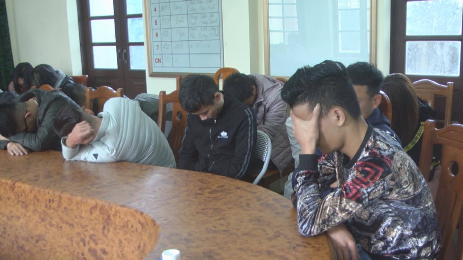 Tiệc ma túy tất niên, 8 nữ 17 nam bị bắt tại trận