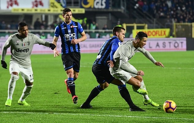 Ronaldo mờ nhạt, Juventus bị 