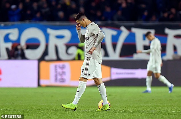 Ronaldo mờ nhạt, Juventus bị 'đá bay' khỏi Coppa Italia