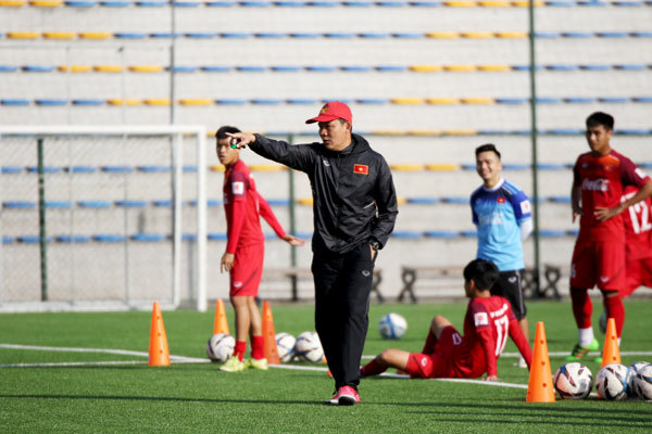HLV U22 Việt Nam lo mất quân bởi V-League