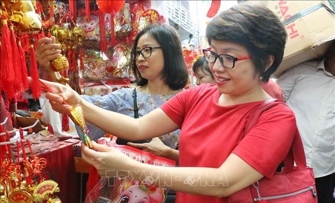 Người Việt ở Indonesia tìm 'hương' Tết quê nhà ở chợ người Hoa