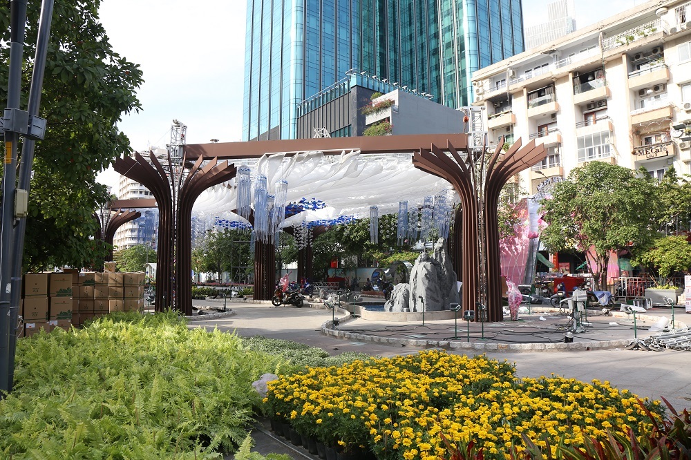 Cận cảnh đường hoa Nguyễn Huệ trước giờ khai mạc đón Tết Kỷ Hợi