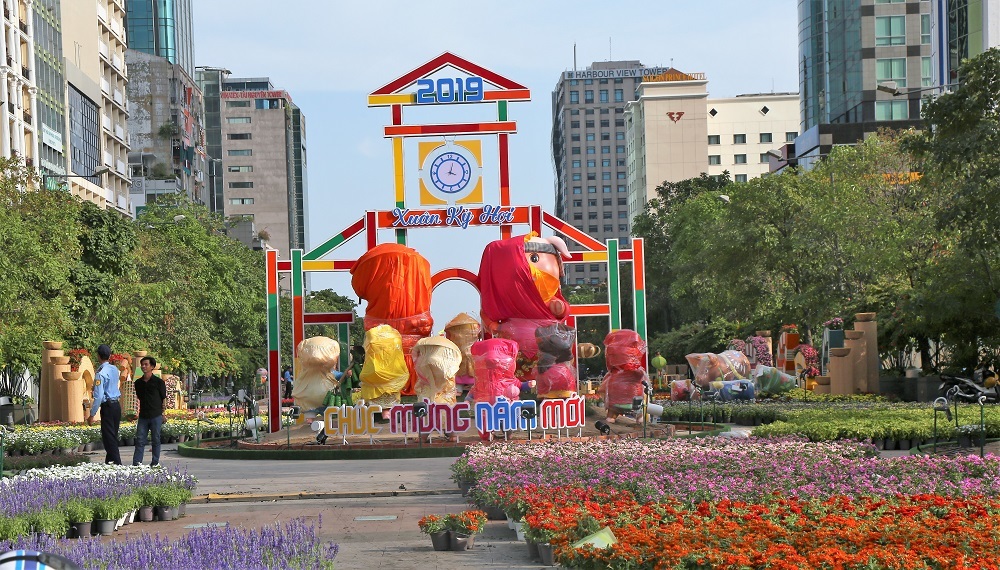 Cận cảnh đường hoa Nguyễn Huệ trước giờ khai mạc đón Tết Kỷ Hợi