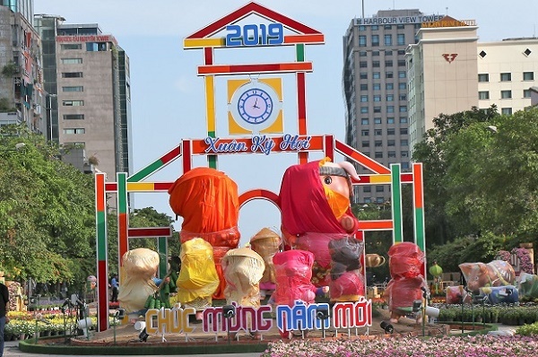 Cận cảnh đường hoa Nguyễn Huệ trước giờ khai mạc đón Tết Kỷ Hợi