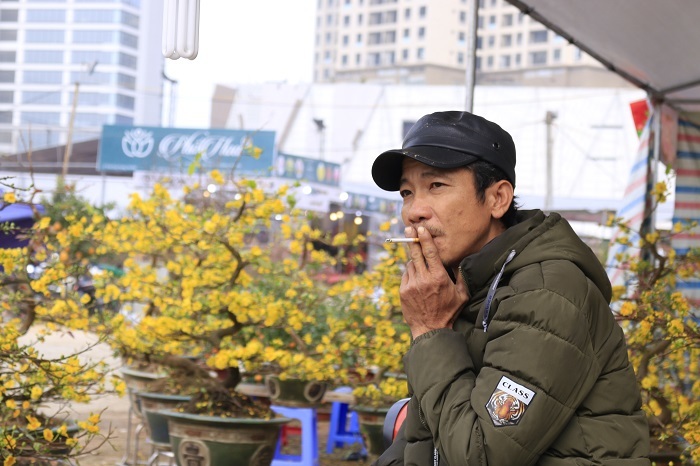 Rát mặt chiều 28 Tết: Màn trời chiếu đất, ôm lỗ 100 triệu