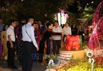Chủ tịch QH bỏ ống nuôi heo đất trên đường hoa Nguyễn Huệ