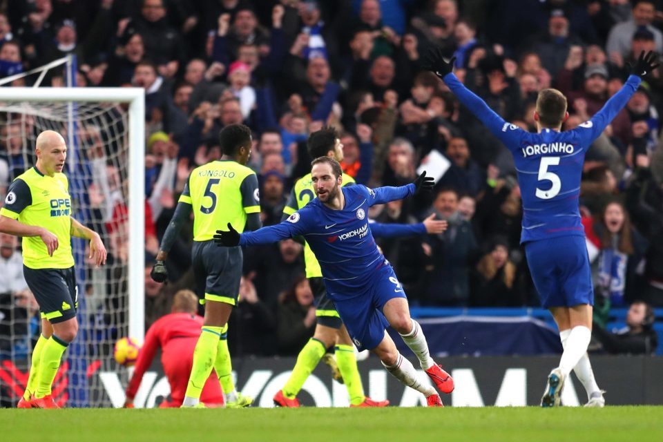 Higuain nổ cú đúp, Chelsea đại thắng 