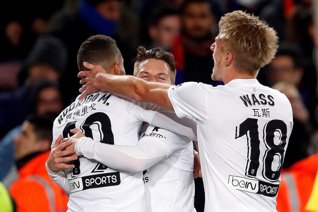 Messi chói sáng, Barca được cứu trước Siêu kinh điển