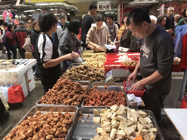 Bồ cũ của chồng đang quay lại 'ám' cuộc sống gia đình tôi