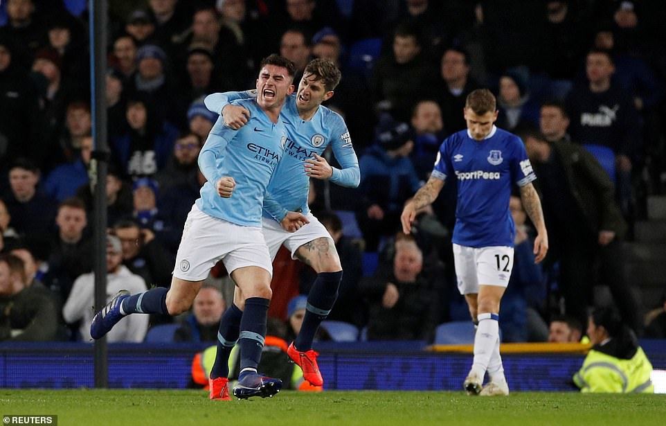 Hạ đẹp Everton, Man City chiếm ngôi đầu của Liverpool