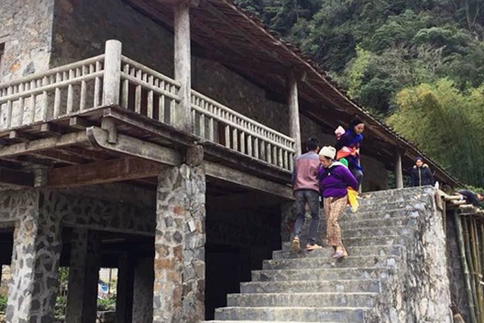 Ngôi làng nhà sàn bằng đá độc nhất Việt Nam