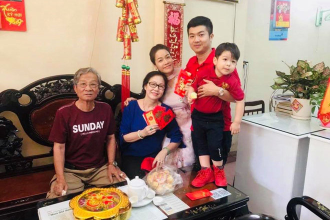 Nhật Kim Anh đăng ảnh tình cảm với chồng dịp Tết giữa tin đồn ly hôn