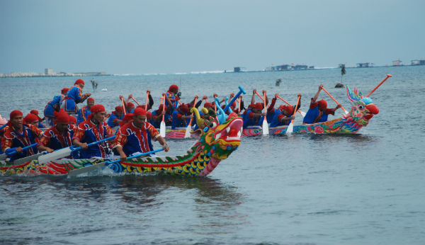 Lễ hội đua thuyền tứ linh ở đảo Lý Sơn thu hút du khách