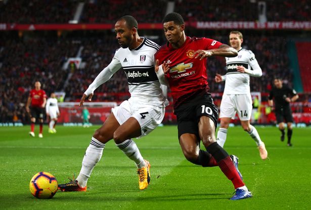 Pogba khiêu vũ cùng Martial, MU bước vào top 4