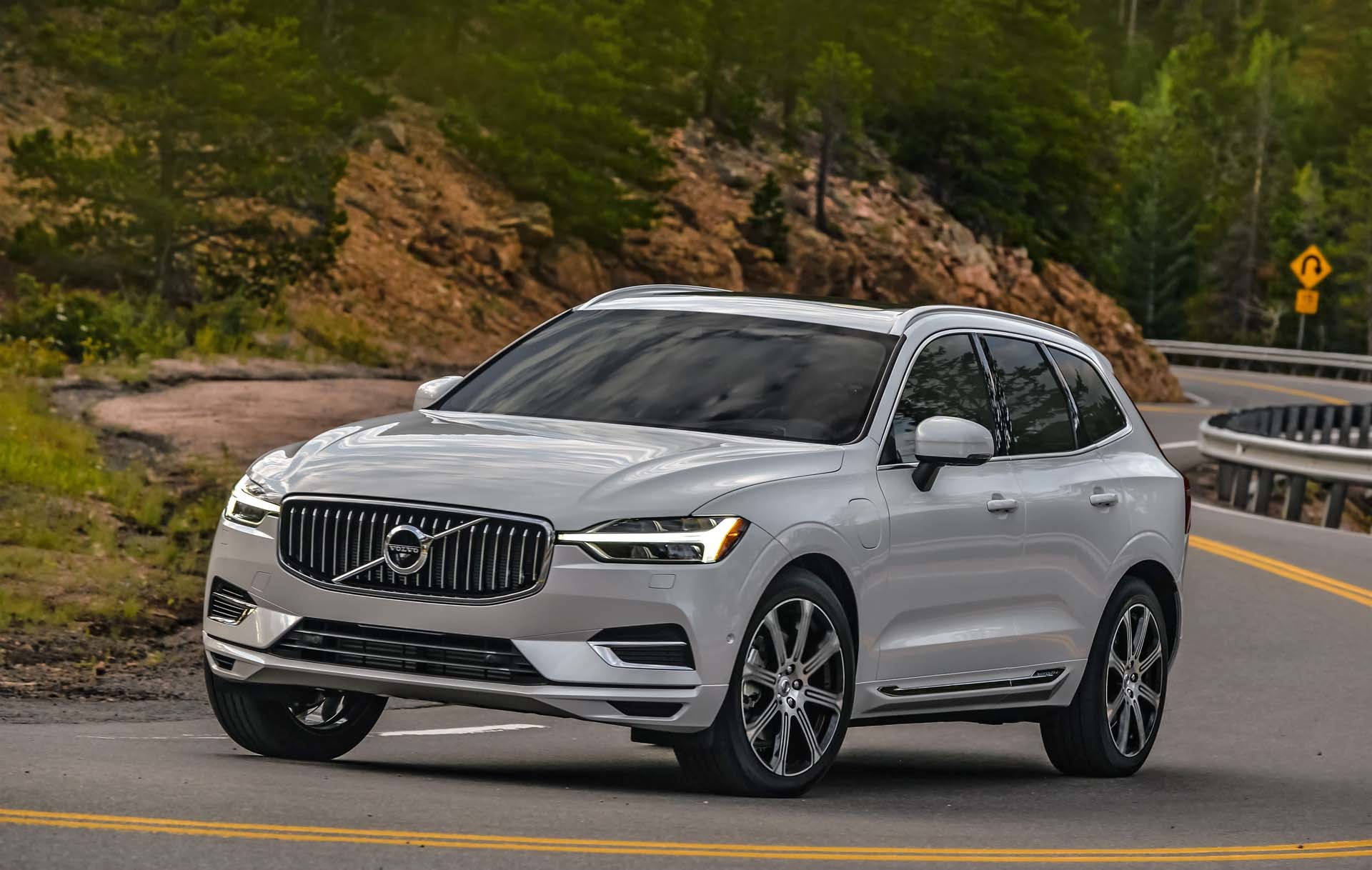 Volvo XC60 gặp lỗi, hàng trăm nghìn chiếc bị triệu hồi