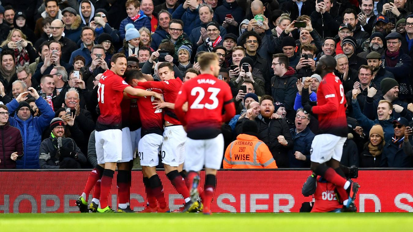 Pogba khiêu vũ cùng Martial, MU bước vào top 4