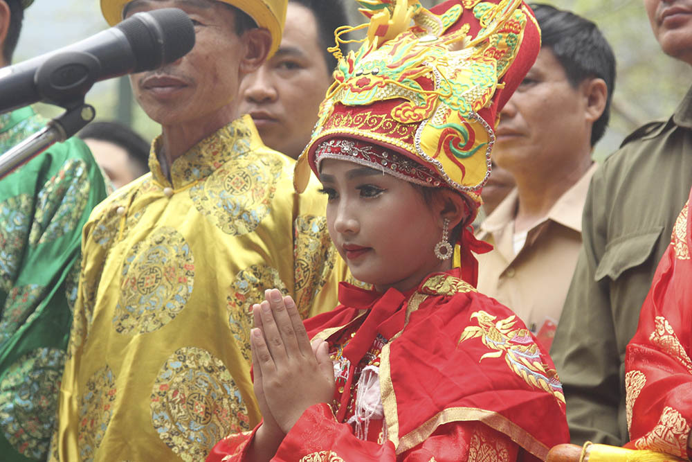 Sợ cướp hội đền Gióng: Trai tráng  bảo vệ 'Tướng bà' 11 tuổi