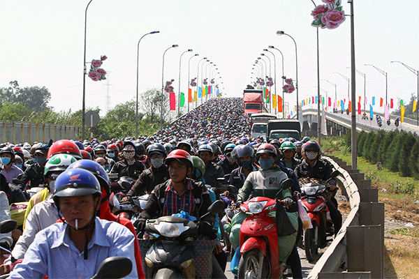 Hết Tết rồng rắn về Sài Gòn, cửa ngõ miền Tây không còn lối thoát