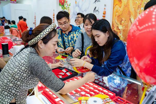 Vía Thần tài 2019: Đắt vàng tài lộc, cháy vàng Phật tông
