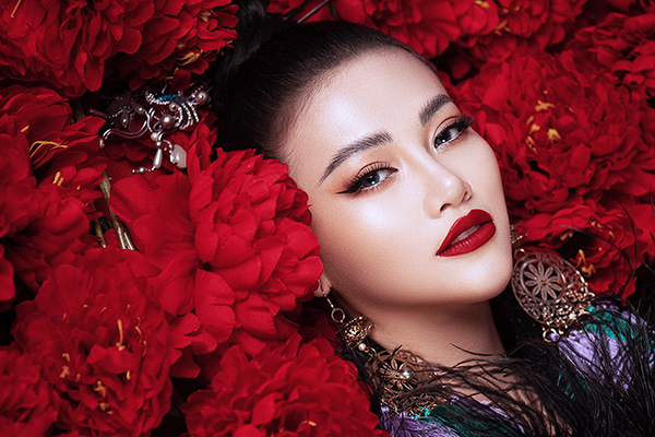 Hoa hậu Trái Đất Phương Khánh đẹp ma mị trong bộ ảnh Á Đông