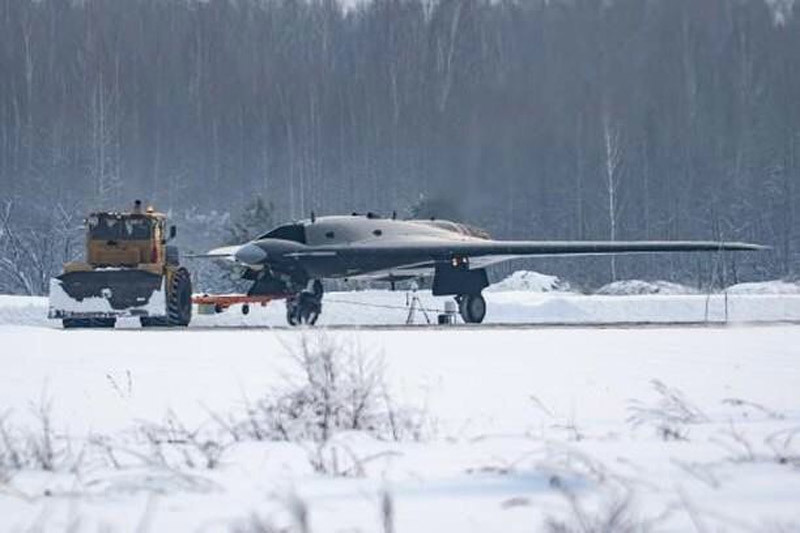 Lộ ảnh máy bay cường kích không người lái bí mật của Nga