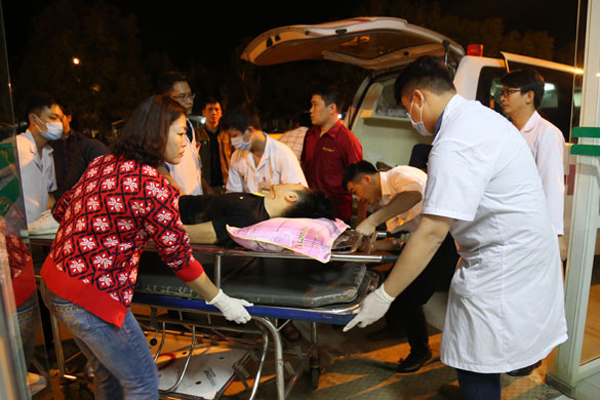 Fortuner tông xe khách trên cao tốc Lào Cai: 2 người chết, 10 người bị thương