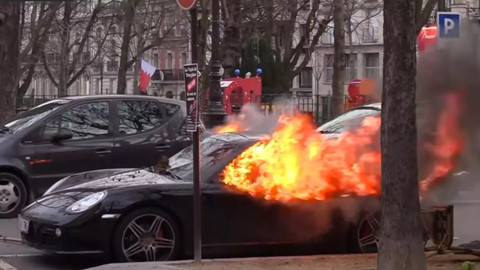 Biểu tình Áo vàng lại đốt phá xe sang tại Paris