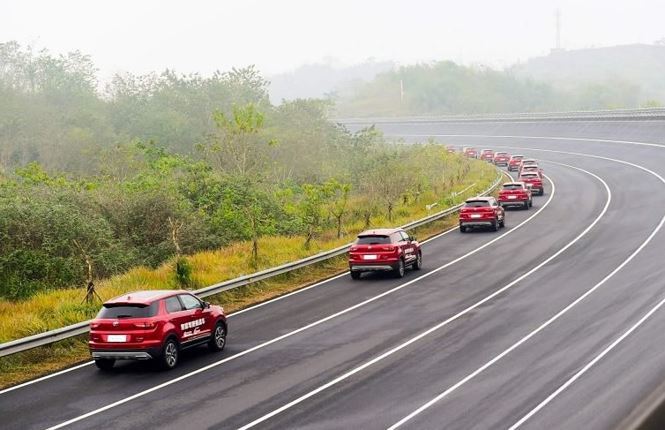 Hãng xe Trung Quốc lập kỷ lục với đoàn diễu hành xe tự động lái