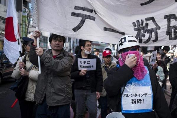 Trai ế Nhật Bản biểu tình phản đối ngày Valentine