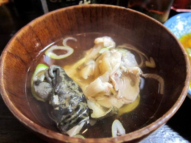 Sashimi ếch và sinh tố ếch sống thách thức sự can đảm của thực khách Ech-song-5