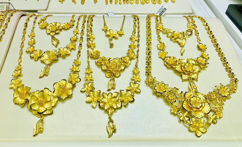 Giá vàng hôm nay 15/2: Biến động dữ dội, tiếp tục leo thang