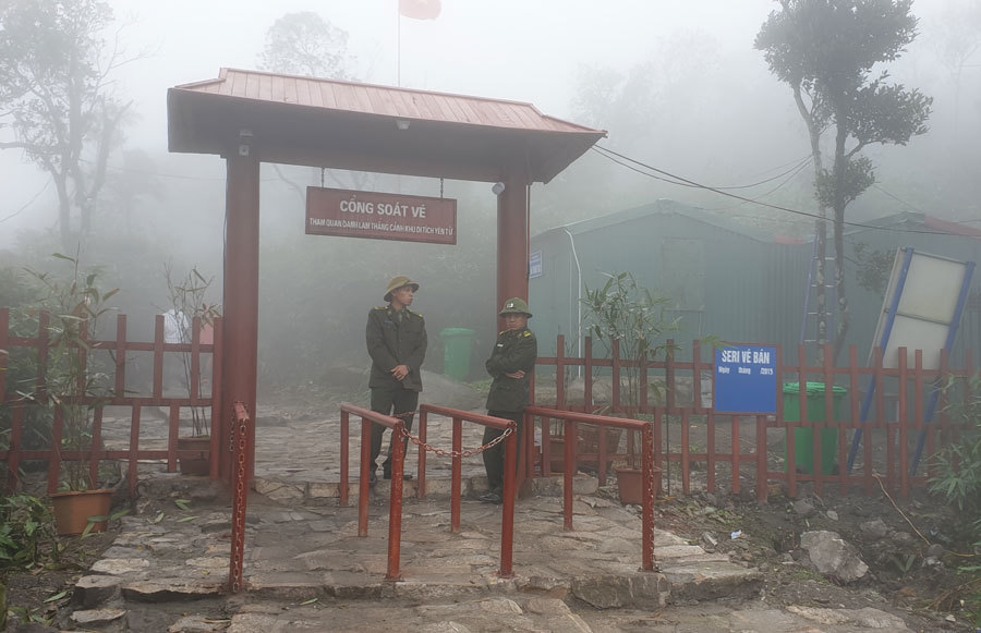 Quảng Ninh lên tiếng về việc thu phí giữa lưng chừng non thiêng Yên Tử