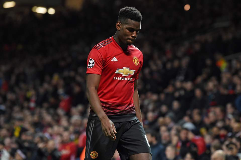 Pogba 'nổi đóa' đấm tung phòng thay đồ MU