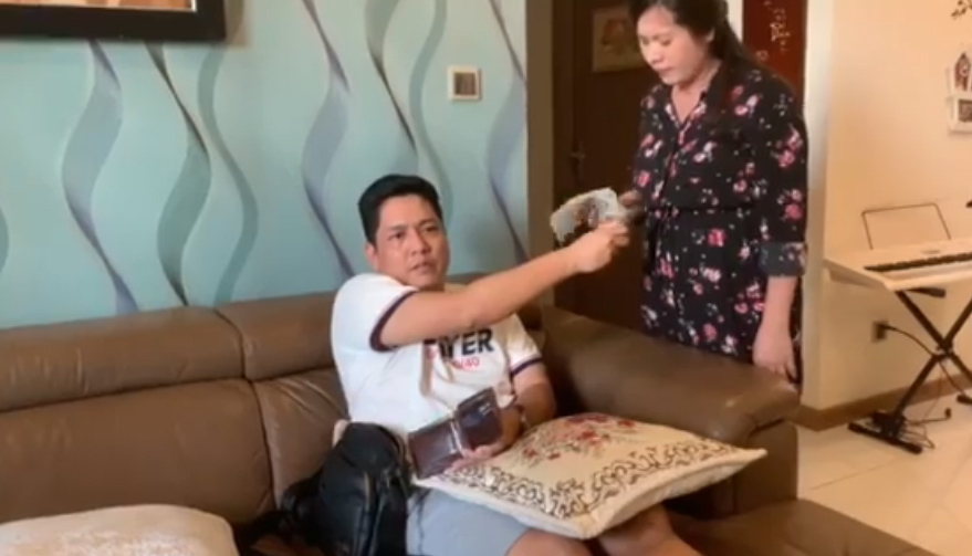 Bị Thanh Thúy trách không quan tâm ngày Valentine, Đức Thịnh rút tiền đổi bình yên