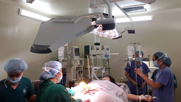 Bác sĩ cứu sống thai phụ miền Tây có hai tử cung bị vỡ