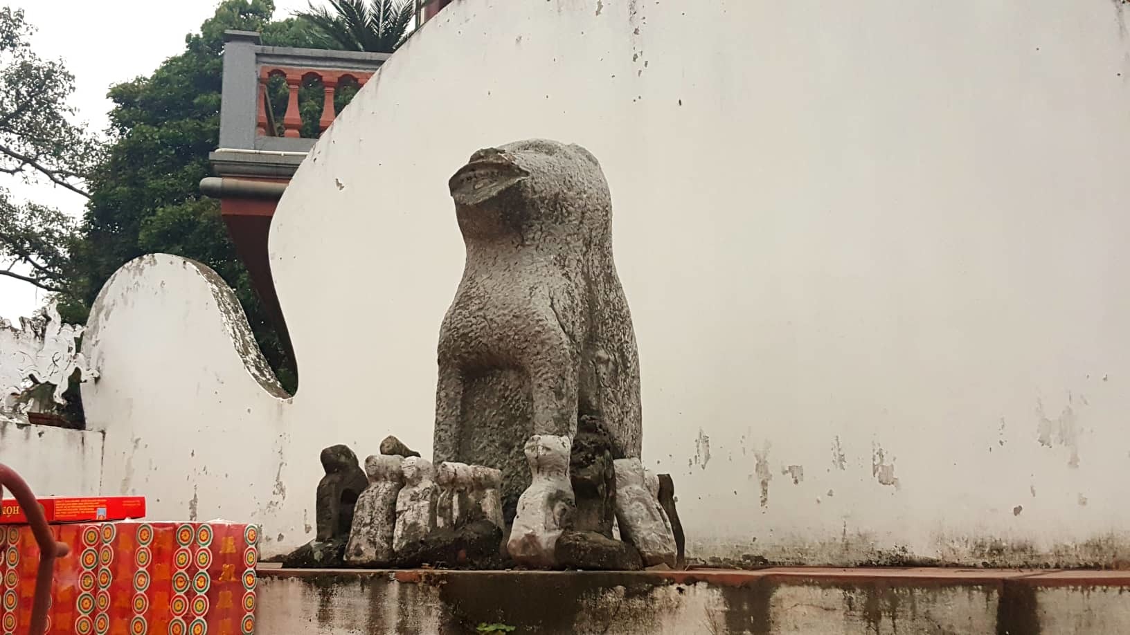 Kỳ lạ ngôi làng có tục thờ chó đá 400 tuổi ở Hà Nội