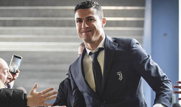 MU hoàn tất ký Noam Emeran, choáng với tài sản Ronaldo