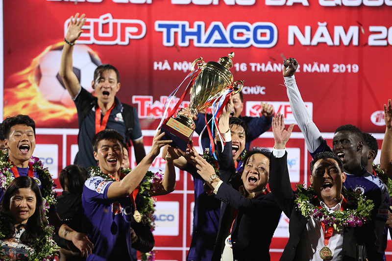 Bầu Hiển thổi lửa cho Hà Nội FC trước trận gặp Shandong Luneng