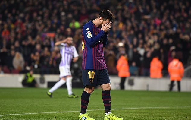 Đá hỏng 11m, Messi vẫn sắm vai người hùng Barca