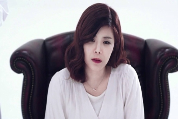 Nữ ca sĩ Hậu duệ mặt trời thừa nhận chồng bị truy tố mua dâm