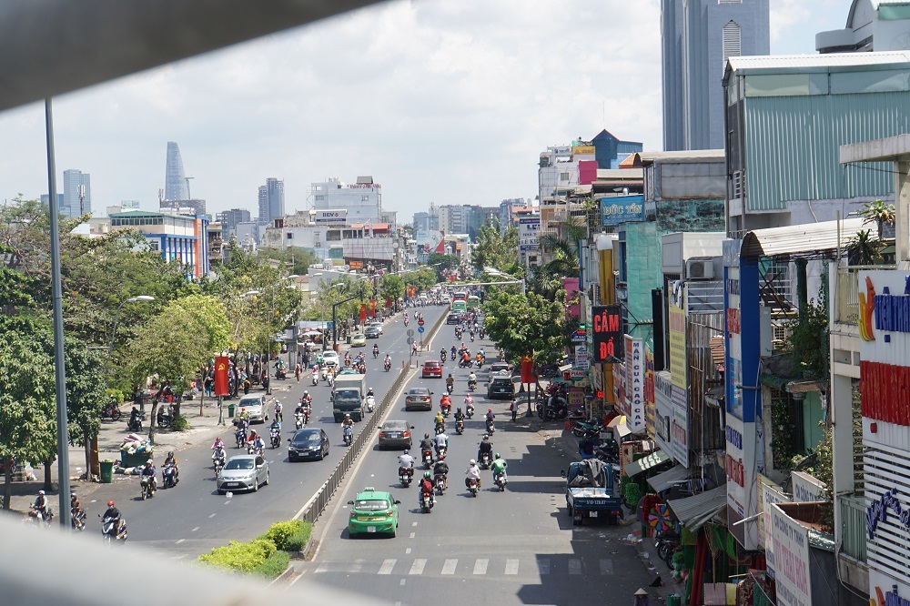 Sài Gòn nắng rát mặt ngày đầu năm