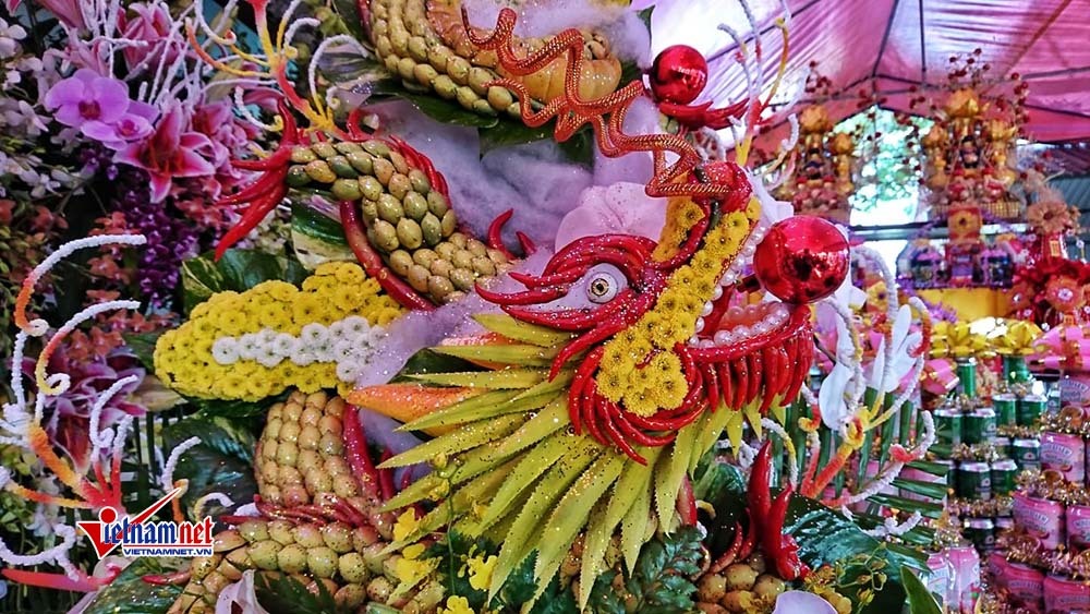 Mãn nhãn cặp mâm lễ 'long chầu phượng vũ' dâng Đức thánh Trần