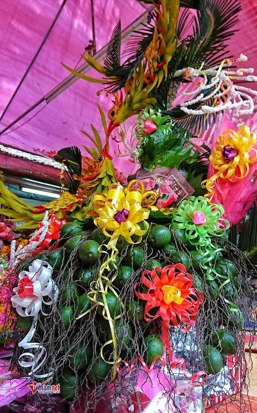 Mãn nhãn cặp mâm lễ 'long chầu phượng vũ' dâng Đức thánh Trần