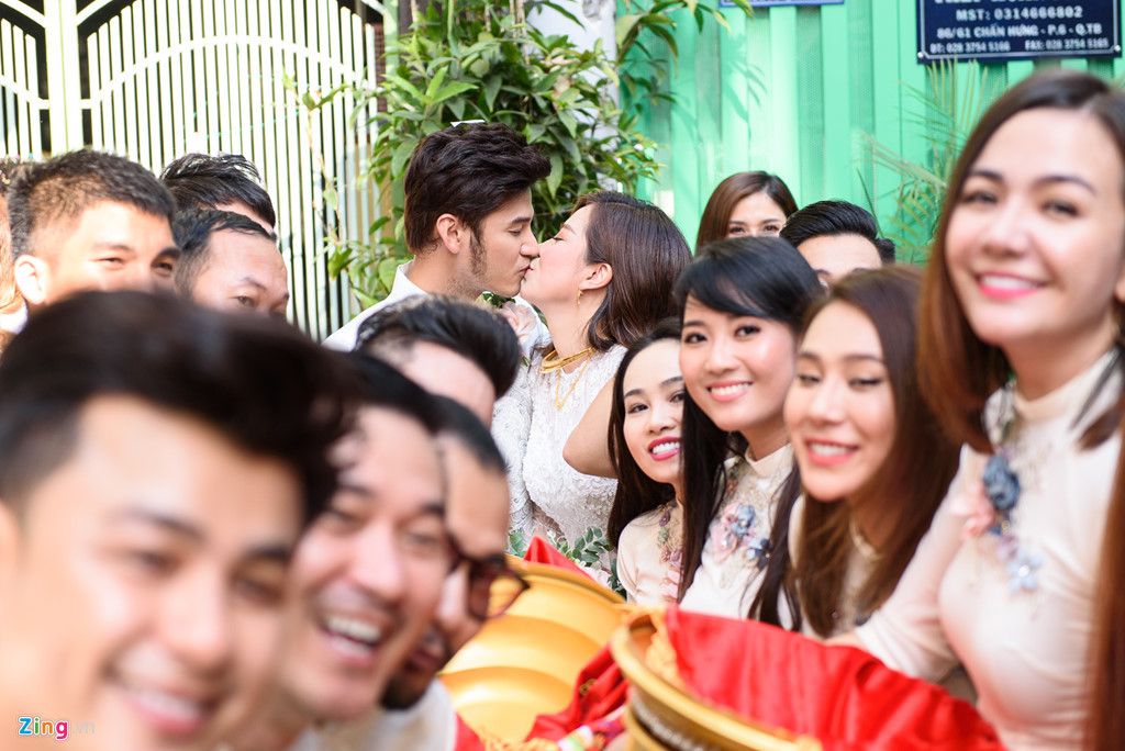 Dàn sao Việt vui nhộn trong lễ rước dâu diễn viên 'Gạo nếp gạo tẻ'