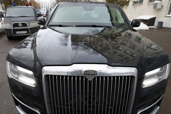 Ngắm nội thất độc đáo trong siêu xe bọc thép của Putin