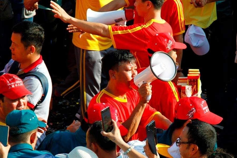 'Biển người' đổ về Bình Dương dự lễ rước chùa Bà Thiên Hậu 'Biển người' đổ về Bình Dương dự lễ rước chùa Bà Thiên Hậu