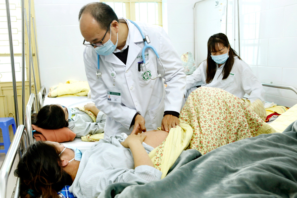Cô gái 28 tuổi ở Hà Nội bị biến chứng hiếm gặp sau 3 ngày sốt