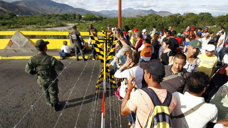 Venezuela báo động biên giới, đóng cửa khẩu với các đảo Hà Lan