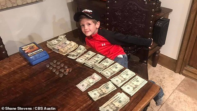 Bé trai quyên góp được 6.000 đôla cho ông Trump